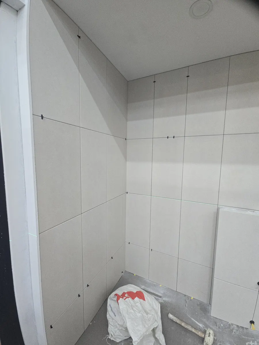 상업시설 화장실 코너 타일 이어붙임 시공